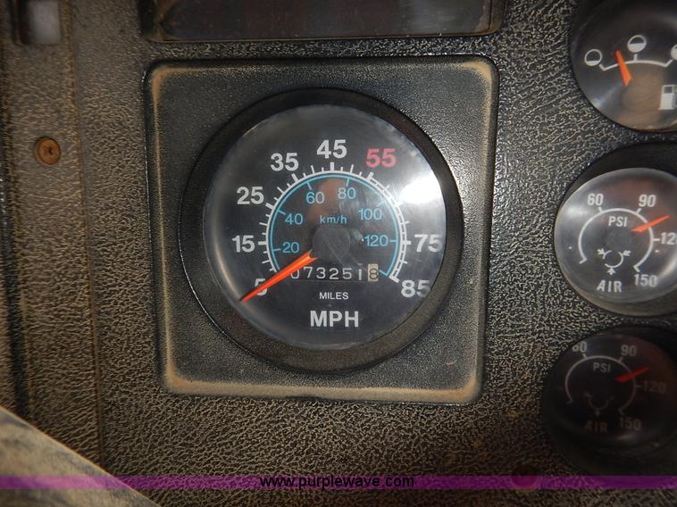 image for item I5044 1988 International S2500 service truck