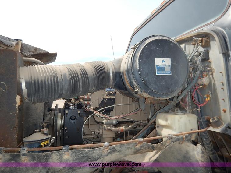 image for item I5044 1988 International S2500 service truck