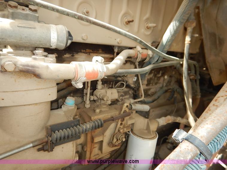 image for item I5044 1988 International S2500 service truck