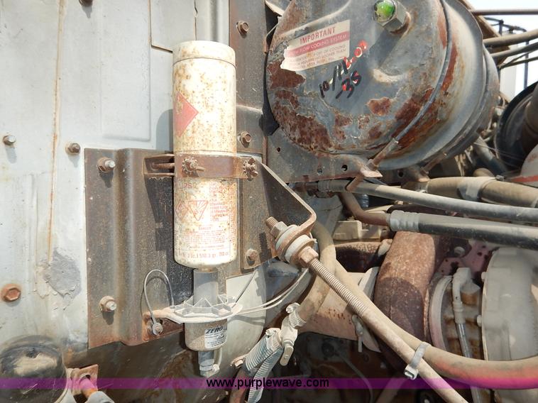 image for item I5044 1988 International S2500 service truck