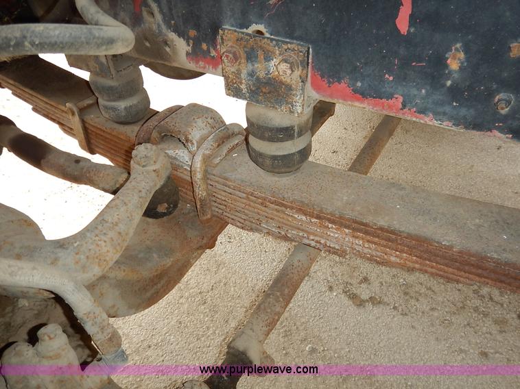 image for item I5044 1988 International S2500 service truck