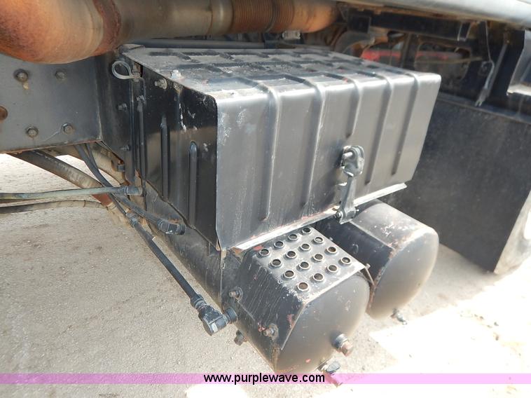 image for item I5044 1988 International S2500 service truck