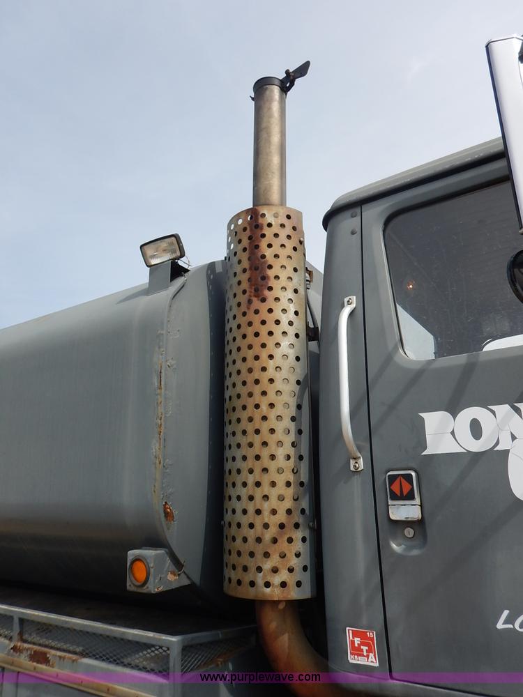 image for item I5044 1988 International S2500 service truck