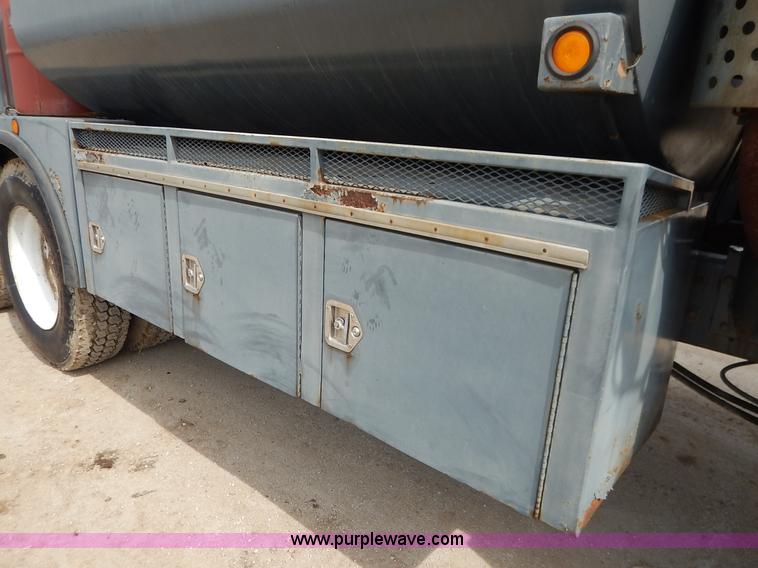 image for item I5044 1988 International S2500 service truck