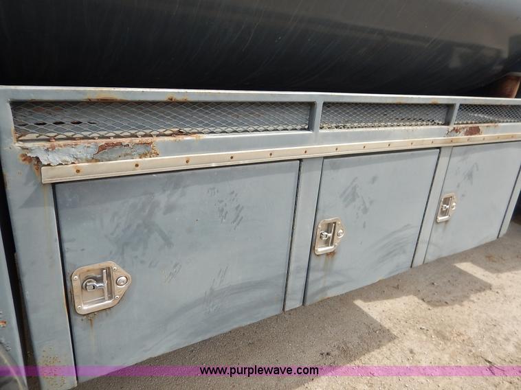 image for item I5044 1988 International S2500 service truck