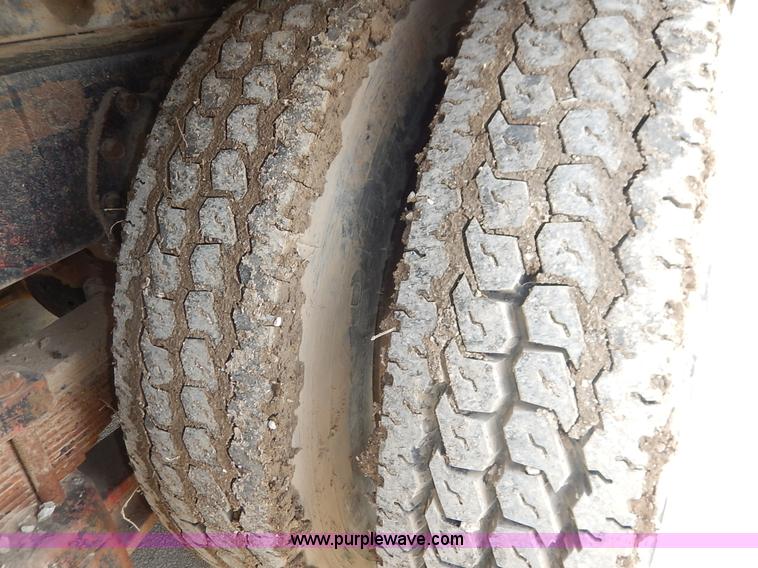 image for item I5044 1988 International S2500 service truck