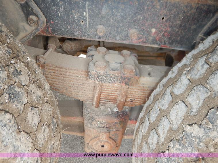 image for item I5044 1988 International S2500 service truck