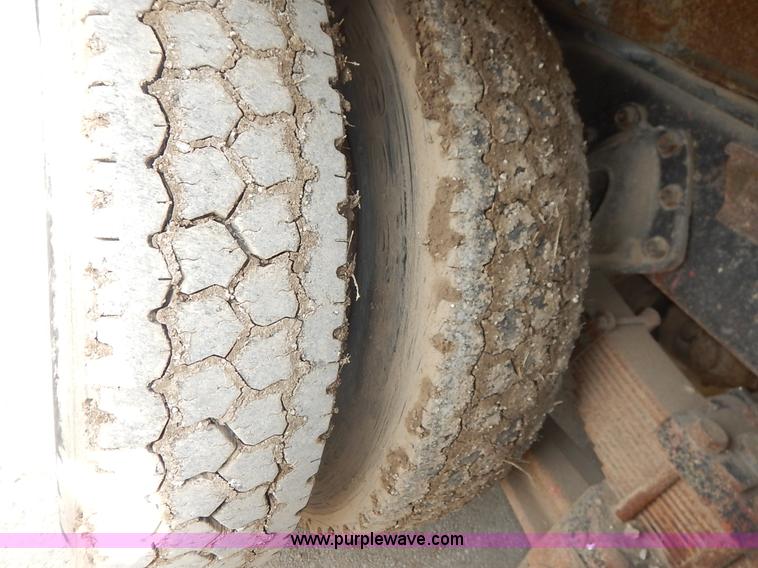 image for item I5044 1988 International S2500 service truck