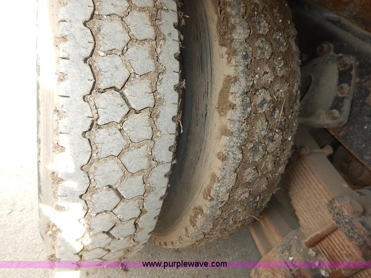 image for item I5044 1988 International S2500 service truck