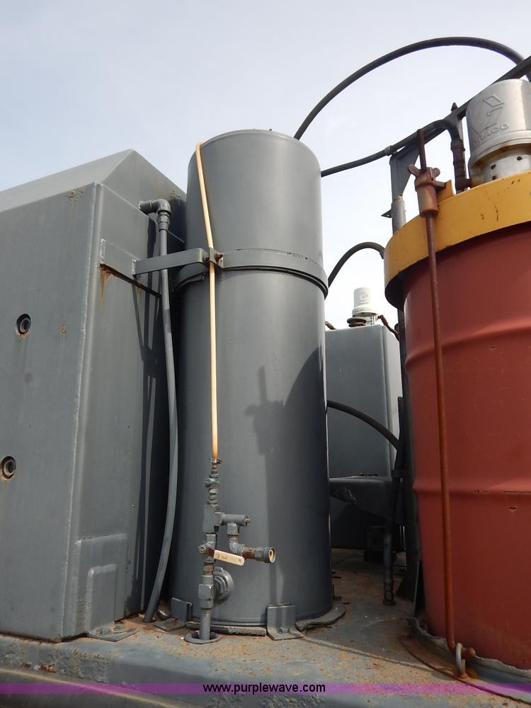 image for item I5044 1988 International S2500 service truck