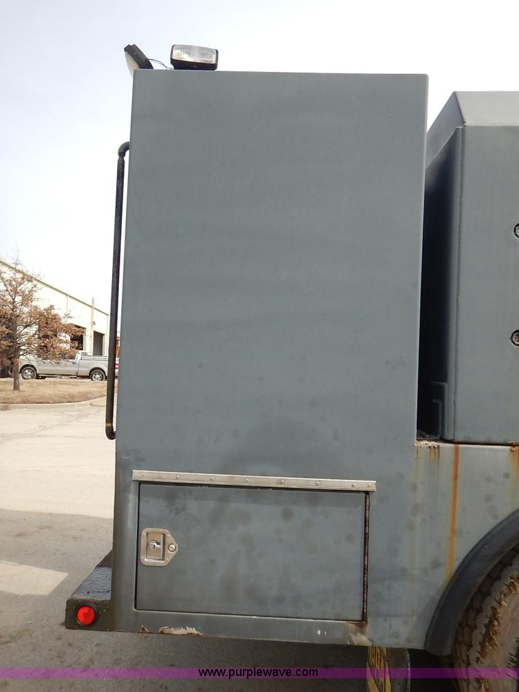 image for item I5044 1988 International S2500 service truck