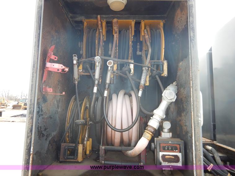 image for item I5044 1988 International S2500 service truck