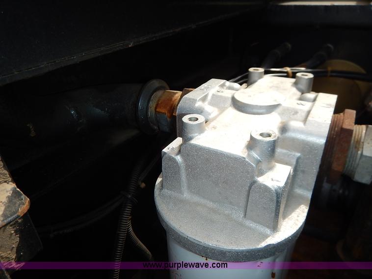 image for item I5044 1988 International S2500 service truck