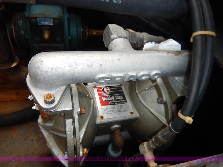 image for item I5044 1988 International S2500 service truck