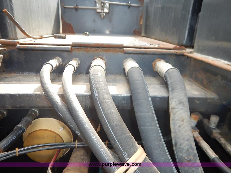 image for item I5044 1988 International S2500 service truck