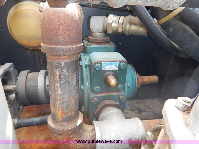 image for item I5044 1988 International S2500 service truck