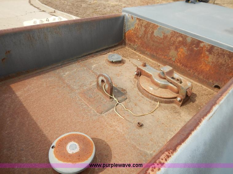 image for item I5044 1988 International S2500 service truck