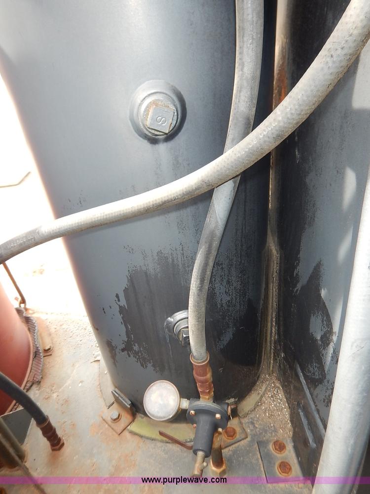 image for item I5044 1988 International S2500 service truck