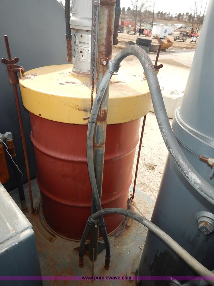 image for item I5044 1988 International S2500 service truck