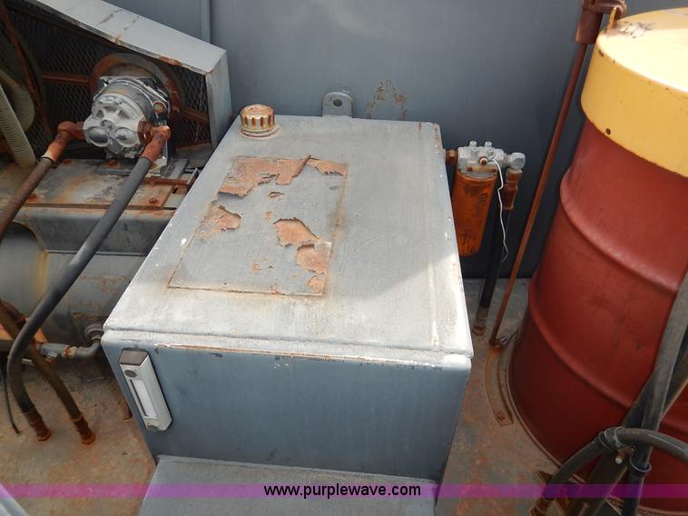 image for item I5044 1988 International S2500 service truck