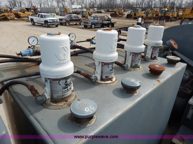 image for item I5044 1988 International S2500 service truck