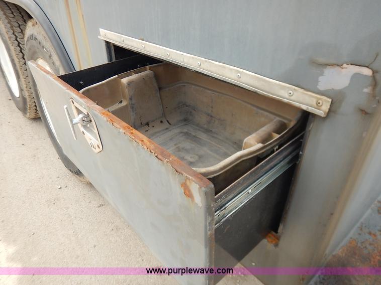 image for item I5044 1988 International S2500 service truck