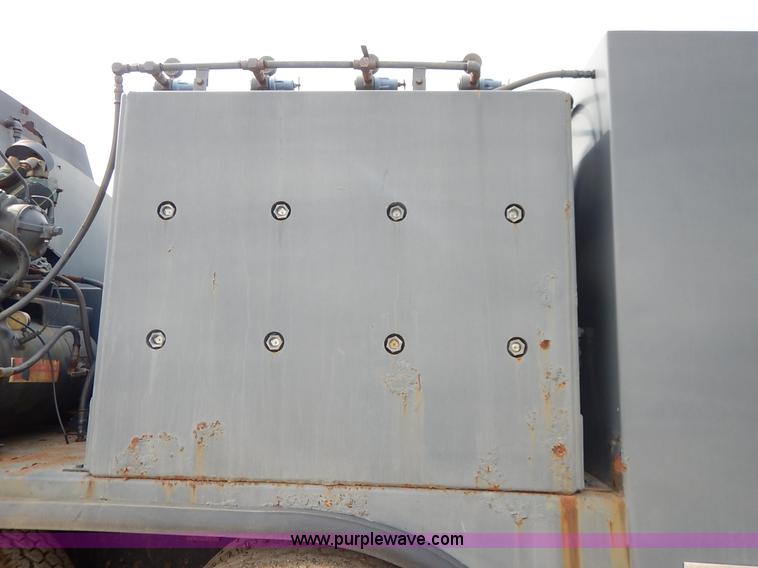 image for item I5044 1988 International S2500 service truck