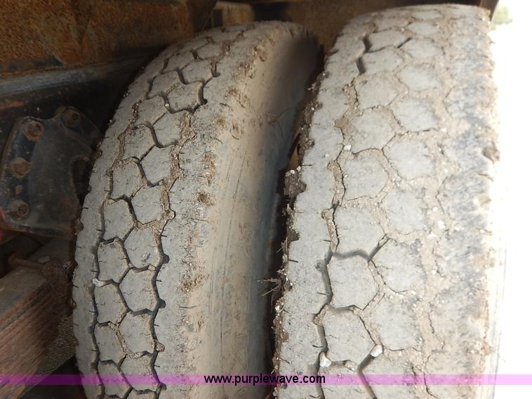 image for item I5044 1988 International S2500 service truck