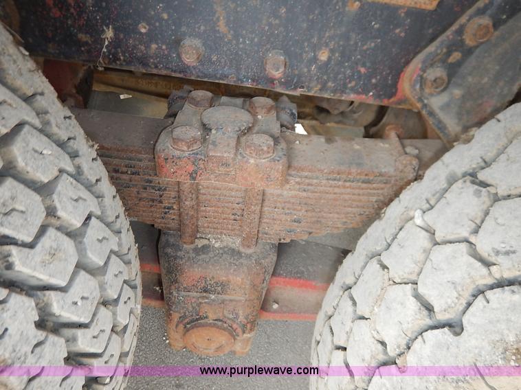 image for item I5044 1988 International S2500 service truck