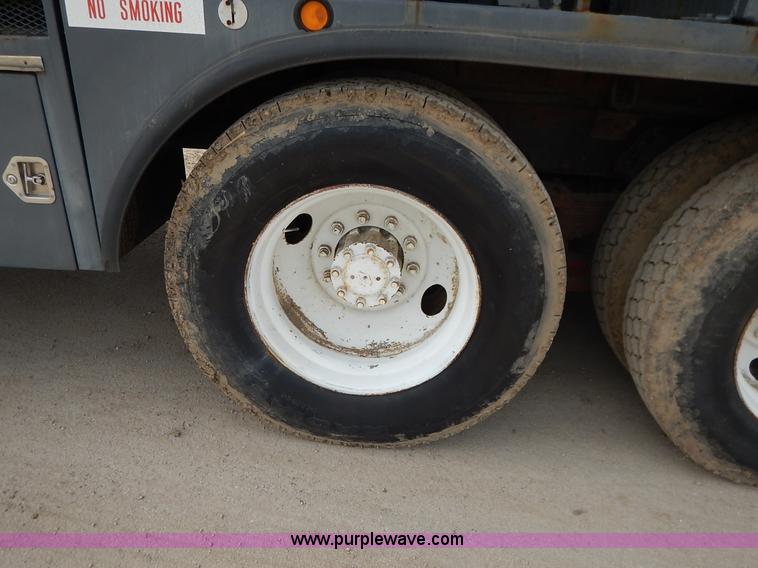 image for item I5044 1988 International S2500 service truck