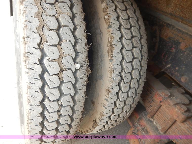 image for item I5044 1988 International S2500 service truck