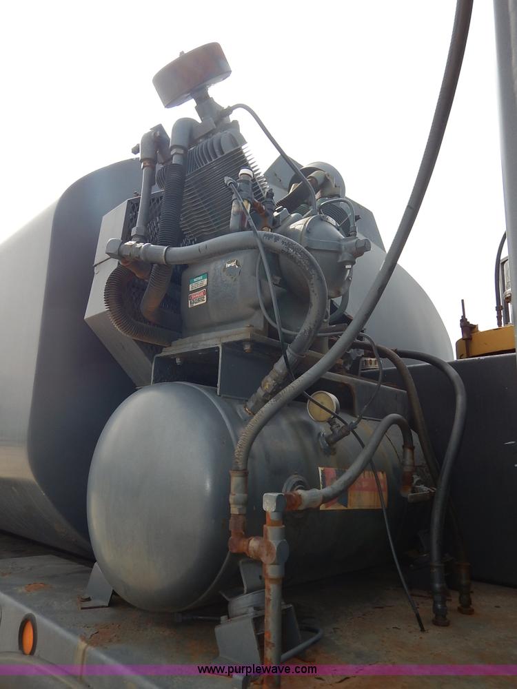 image for item I5044 1988 International S2500 service truck