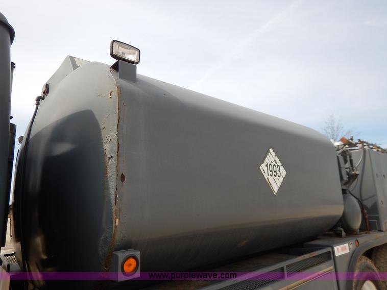 image for item I5044 1988 International S2500 service truck