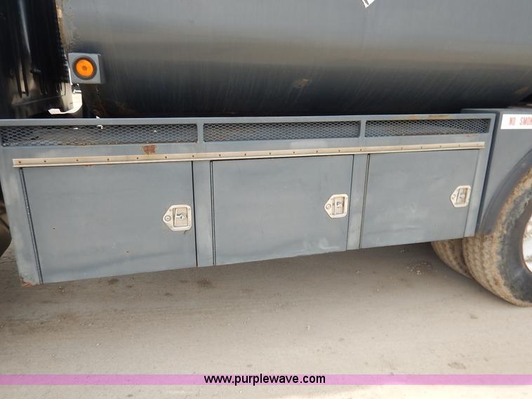 image for item I5044 1988 International S2500 service truck