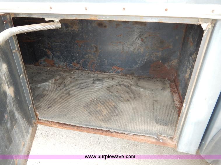 image for item I5044 1988 International S2500 service truck