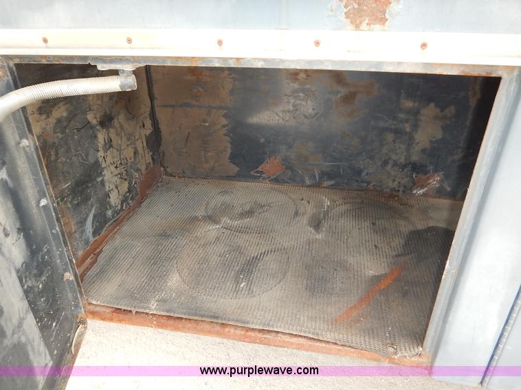 image for item I5044 1988 International S2500 service truck