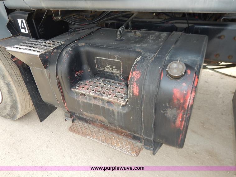 image for item I5044 1988 International S2500 service truck