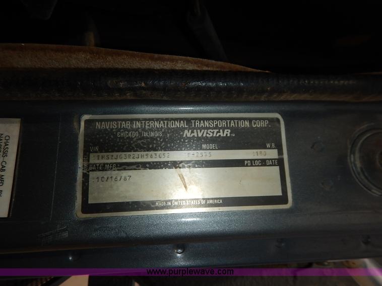 image for item I5044 1988 International S2500 service truck