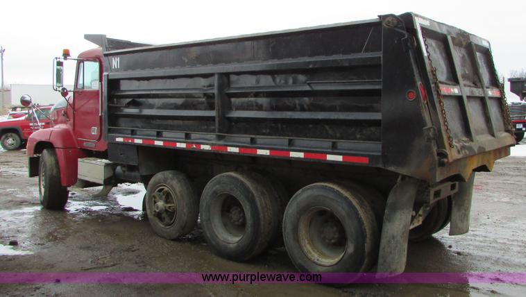 image for item I6552 1993 Freightliner FLD112 dump truck