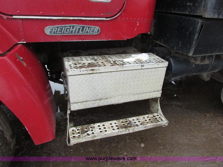 image for item I6552 1993 Freightliner FLD112 dump truck