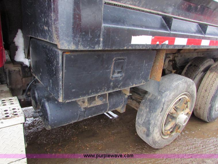 image for item I6552 1993 Freightliner FLD112 dump truck