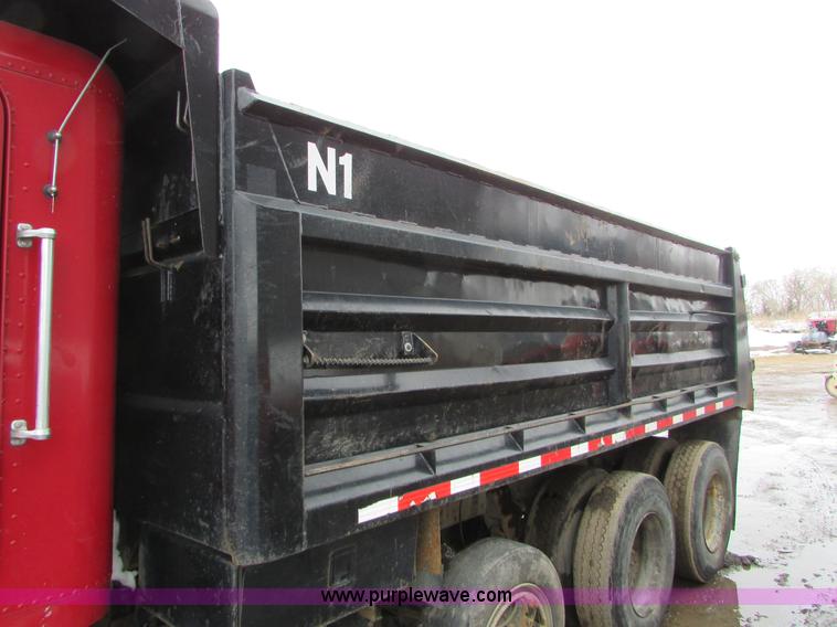 image for item I6552 1993 Freightliner FLD112 dump truck