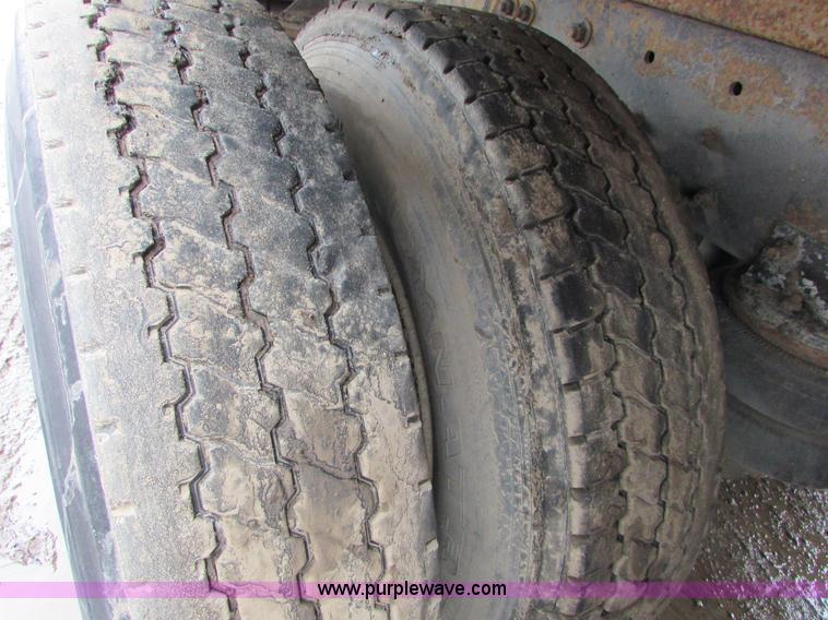 image for item I6552 1993 Freightliner FLD112 dump truck