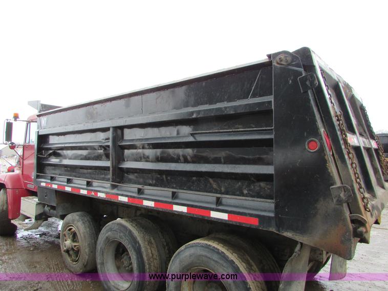 image for item I6552 1993 Freightliner FLD112 dump truck