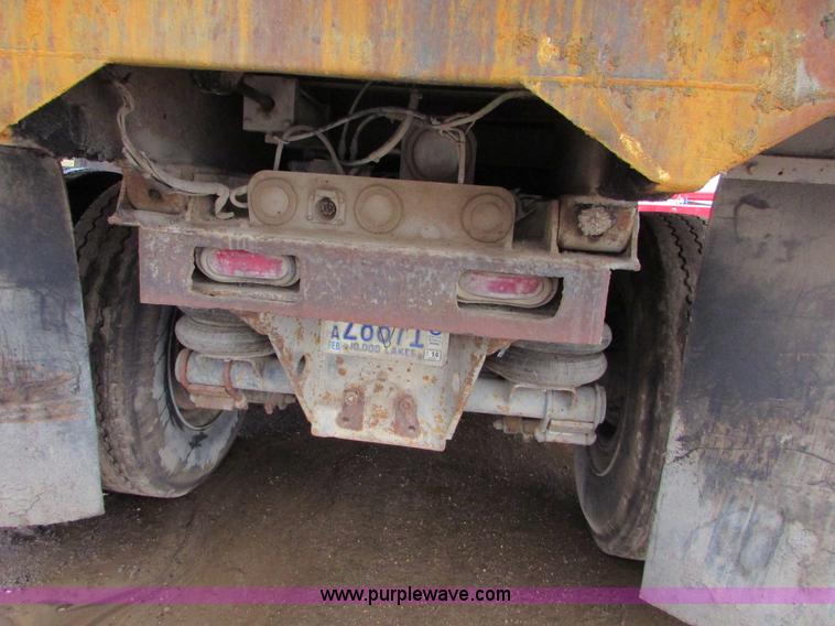 image for item I6552 1993 Freightliner FLD112 dump truck