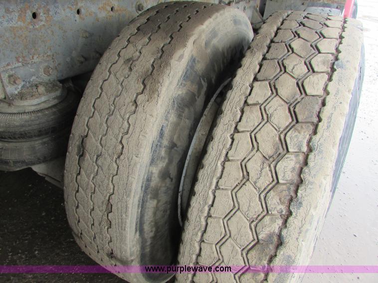 image for item I6552 1993 Freightliner FLD112 dump truck