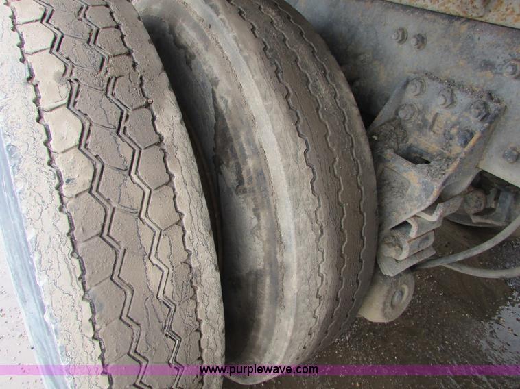 image for item I6552 1993 Freightliner FLD112 dump truck