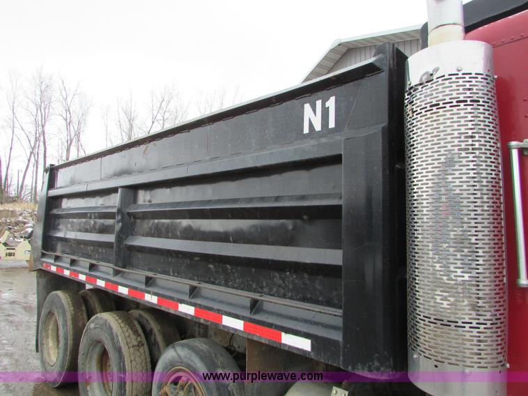 image for item I6552 1993 Freightliner FLD112 dump truck