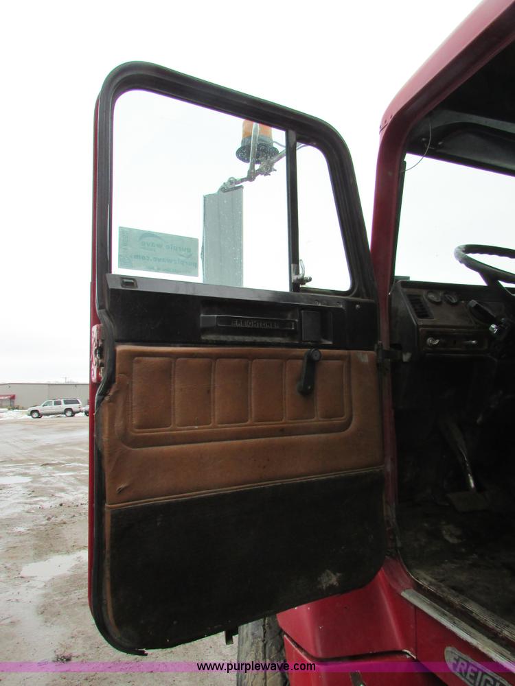 image for item I6552 1993 Freightliner FLD112 dump truck