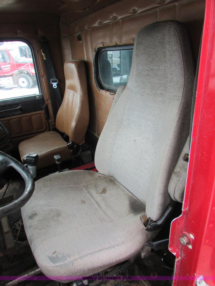 image for item I6552 1993 Freightliner FLD112 dump truck